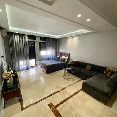 Large bright and centrally located studio