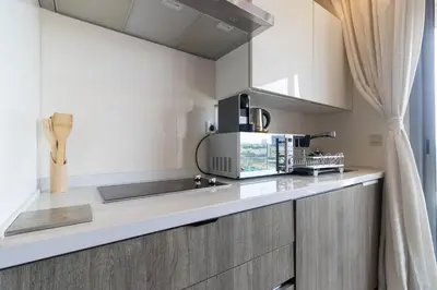 a kitchen with a sink and a microwave at Terrasse Horizon Marina in Casablanca