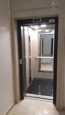 a hallway with a mirror in a room at Cozy Appartement Relax in Mohammedia