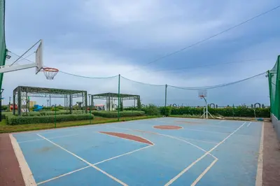 a basketball court with a net and a hoop at Garden Bay Signature AppartHotel in Casablanca