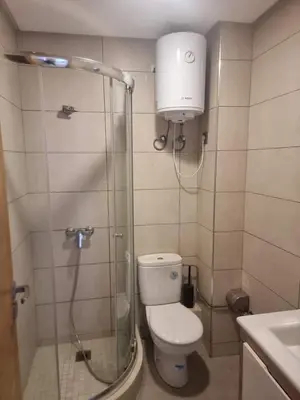 a small bathroom with a shower and a toilet at Appartement Confortable à Tamaris Piscine, Jacuzzi, Proche de la Mer in Tamaris