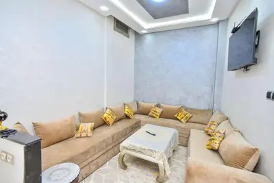 a living room with a couch and a tv at Appartement Authentique & Moderne au Cœur de la Médina in Casablanca