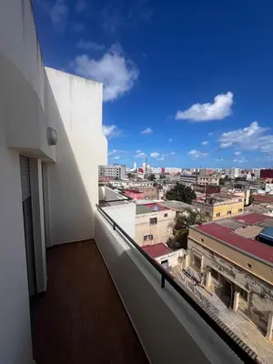a balcony with a view of a city at Appartement de luxe avec parking gratuit à Casablanca, Vue & Confort in Aïn Sebaa