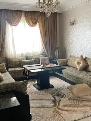a living room with a couch and a table at Appartement Spacieux & Moderne, 2 min Gare, 10 min Plage, Parking Gratuit in Casablanca
