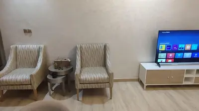 two chairs and a tv in a living room at Appartement moderne centre Casablanca in Casablanca