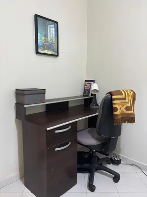 an office with a desk with a chair and a monitor at Apprt 2min de la Gare,Wi-Fi Fibre, Netflix ,PS4 in Settat