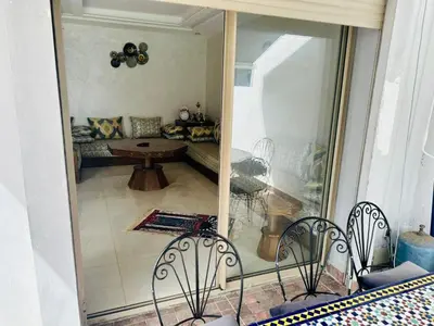a reflection of a living room with a table and chairs at Belle villa spacieuse et calme avec piscine à 7min de la plage en voiture in Tamaris
