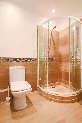 a bathroom with a toilet and a shower at Lagoon Garden - 2 chambres proche Plage avec Piscine in Skhirat
