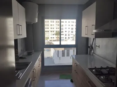 a kitchen with a view of a building through a window at Bel appartement 2 chambres à Bourgogne in Casablanca