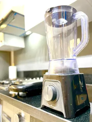 a blender sitting on a counter in a kitchen at bel studio au cœur de Casablanca in Casablanca