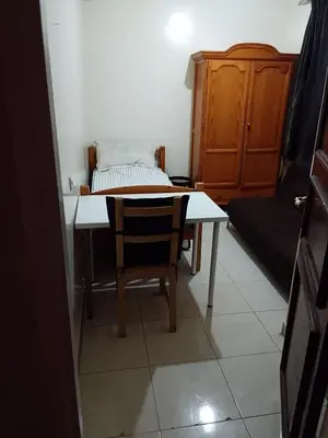 a room with a table and a chair and a bed at Appartement Chahdia in Casablanca