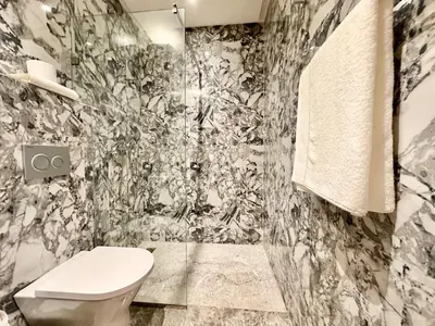 a black and white bathroom with a toilet and a shower at Oasis Studio - Parking, Fiber, Near the Station in Casablanca