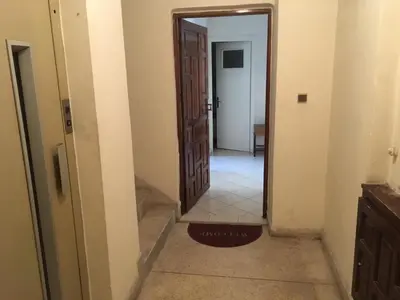 a hallway with a door leading into a room at Appartement Familial Emile Zola in Casablanca
