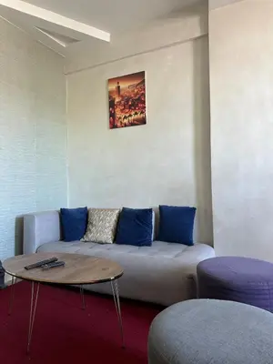a living room with a couch and a table at Studio cosy et abordable in Casablanca
