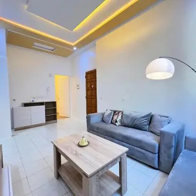 Cosy apartment steps from shore & public transport