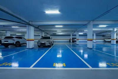 a parking garage with two cars parked in it at Prestigieux appartement 3 chambre plein cœur CFC in Casablanca