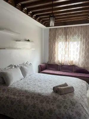 a bedroom with a large bed and a window at Athènes résidence in Océan