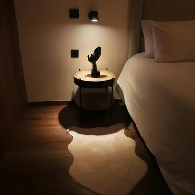a room with a bed and a table with a lamp at ORA Luxoria Suite Racine & Gym by Staycationcasa in Casablanca-Port