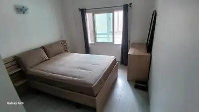a small bedroom with a bed and a window at Bel Appartement au cœur de Casablanca in Casablanca