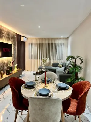 a living room with a table and chairs at Studio Glamour centre ville & Casa port in Casablanca