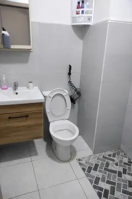 a bathroom with a toilet and a sink at Appartement Bouskoura 15 min de l'aéroport mohamed 5 in Casablanca