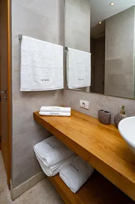a bathroom with a sink and a counter with towels at Appartement cosy & chic Triangle d'or in Casablanca