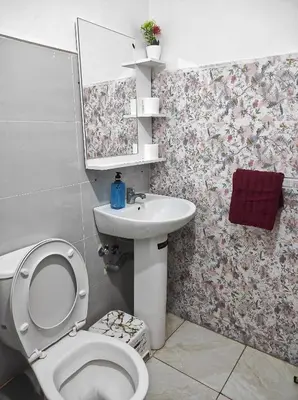 a bathroom with a toilet and a sink at appartement familial a 5min de l'hôpital Mohamed 6 in Bouskoura