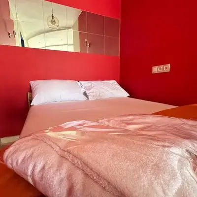 Central 80s designer Flat