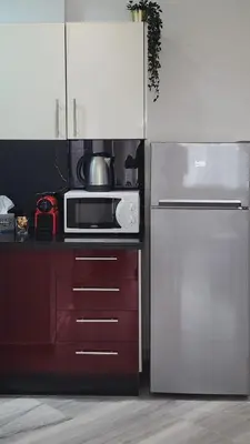 a kitchen with a microwave and a refrigerator at Appartement modern tramway in Casablanca