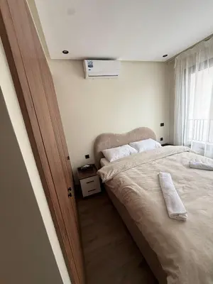 a small bedroom with a bed and a window at Suite Apartment Maarif Val Fleurie à louer in Casablanca