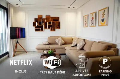 a living room with a couch and a tv at Havre moderne et lumineux calme avec parking in Casablanca