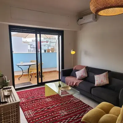 Private and sunny apartment in central Casa