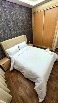 a bedroom with a large bed with white sheets at Casa Downtown Modern Studio in Casablanca
