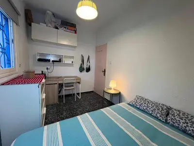 a small room with a bed and a kitchen at Villa Cosy aux Sablettes, plage à deux pas in Mohammedia