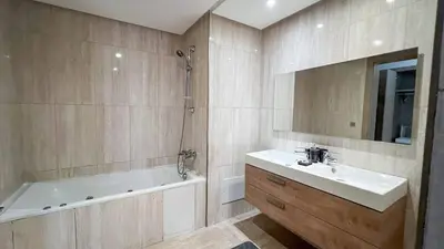 a bathroom with a tub and a sink and a bath tub at Appartment 2 BR de luxe in Rabat