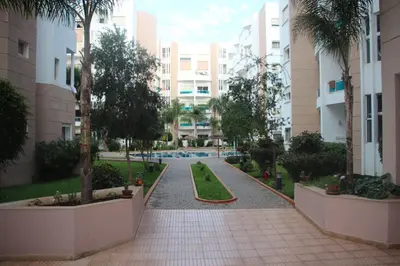 a walkway in the middle of a courtyard with buildings at Airport to Comme à la maison 1 in Nouaseur