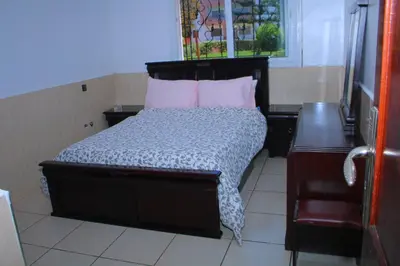 a bedroom with a bed with pink pillows at L Appartement évasion in Mohammedia