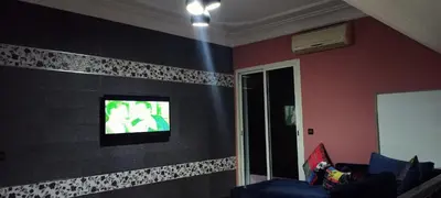 a living room with a tv on a wall at Studio meublé Casablanca in Casablanca