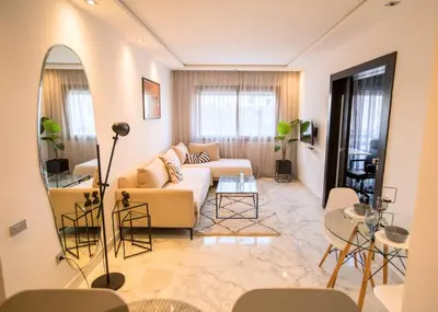 a living room with a couch and a table at Appartement chic en plein Gauthier in Casablanca