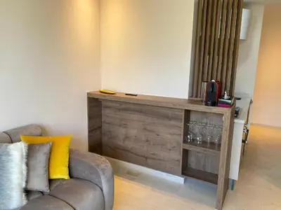 a living room with a couch and a mirror at Très beau studio à Ain Diab in Casablanca