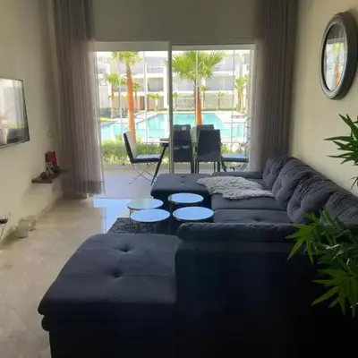 Appartement vue piscine bien équipé et bien ensoleillé