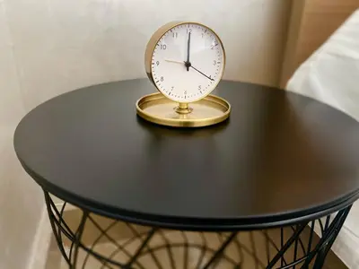 a clock sitting on top of a table at Luxueux Appartement avec Vue Panoramique, Proche de la Gare WELCOME STAY in Casablanca