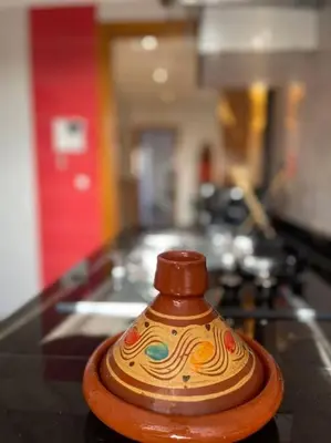 a vase sitting on top of a counter in a kitchen at A 2 minutes de Casa Finance City, appartement avec 2 Chambres in Casablanca